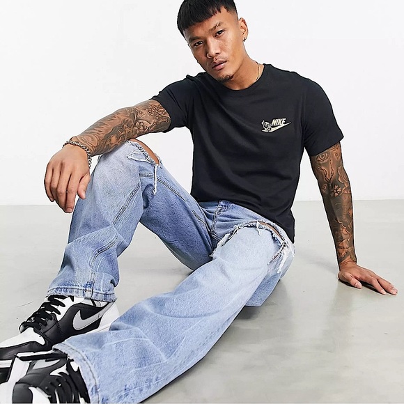 NWOT Nike Tee - Picture 2 of 8